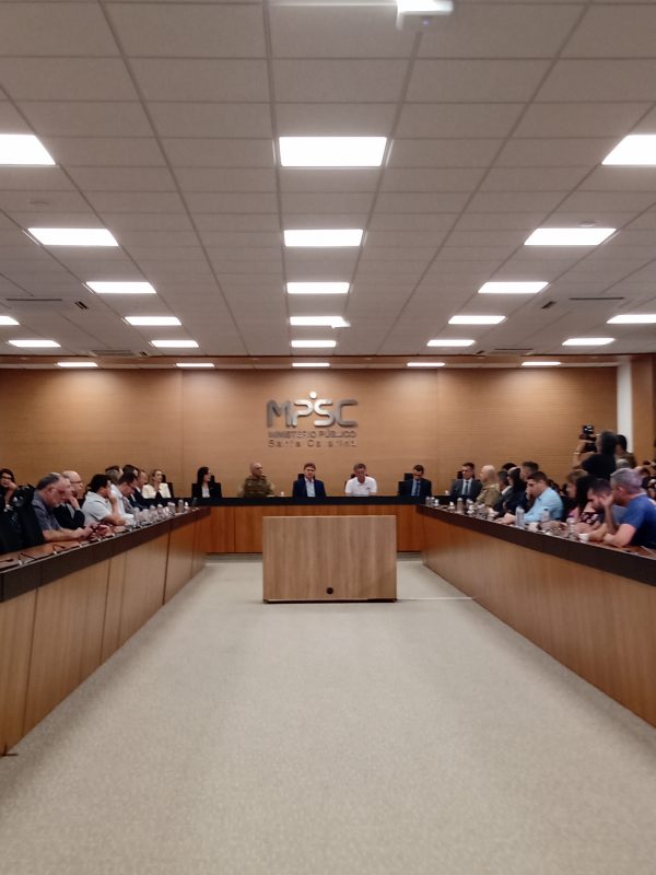 Minist&eacute;rio P&uacute;blico fez primeira reuni&atilde;o sobre ocupa&ccedil;&atilde;o de &aacute;reas de risco – Foto: F&aacute;bio Gadotti/ND