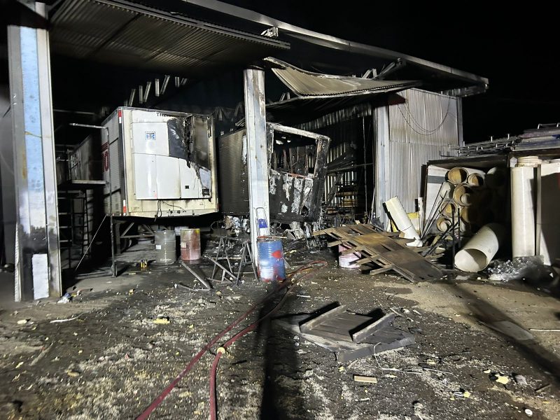 O inc&ecirc;ndio foi em uma ind&uacute;stria e causou um preju&iacute;zo de R$ 1,5 milh&atilde;o em Cordilheira Alta. &mdash; Foto: Corpo de Bombeiros Militar/Reprodu&ccedil;&atilde;o/ND