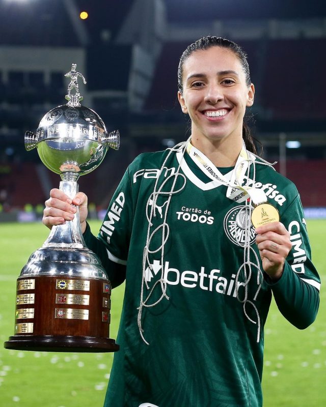Julia Bianchi conquistou a Libertadores, o Paulista e foi eleita a melhor volante do Brasil – Foto: Reprodu&ccedil;&atilde;o/Instagram
