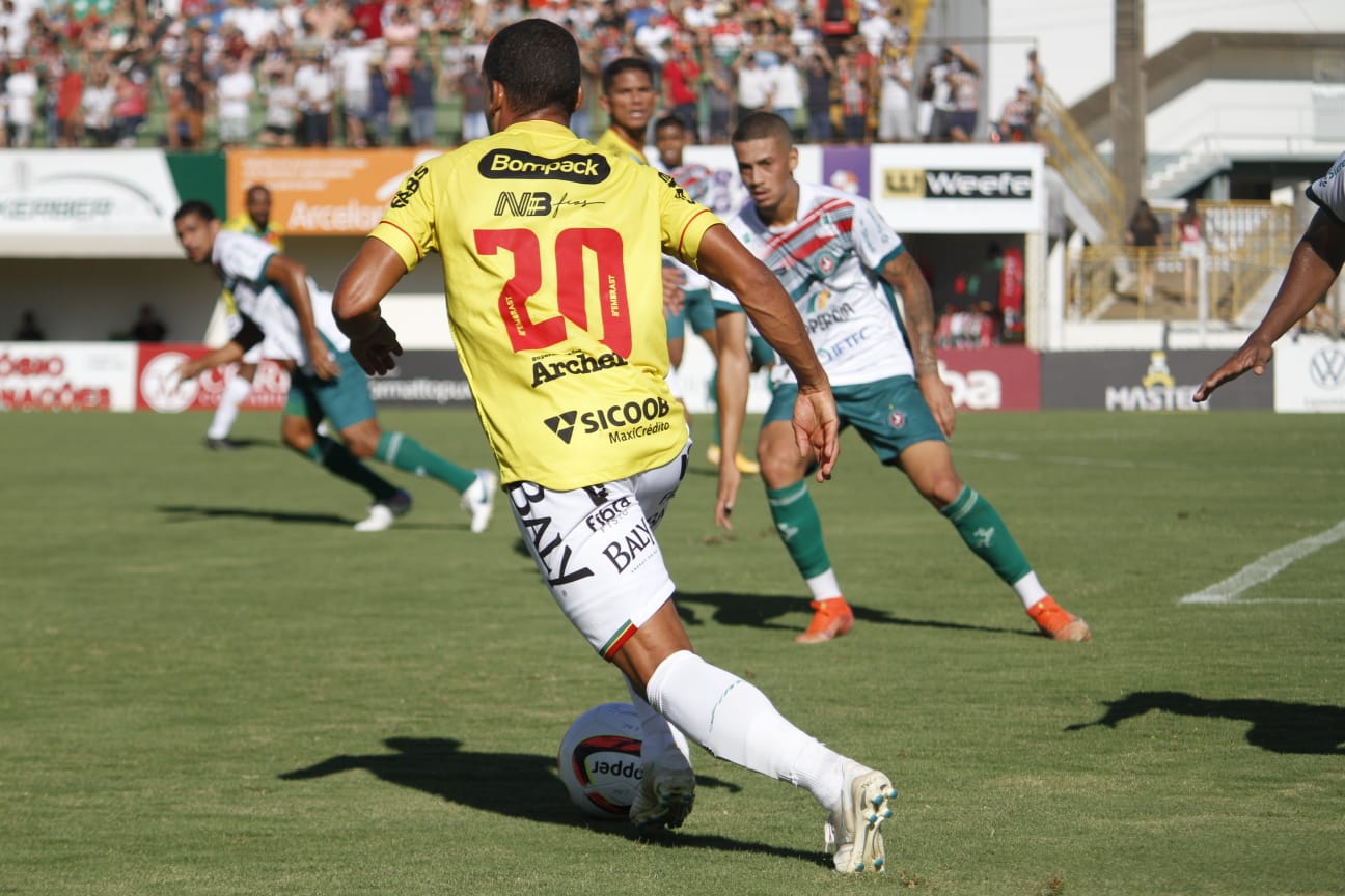Brusque e Concórdia empatam sem gols em jogo com expulsão de goleiro