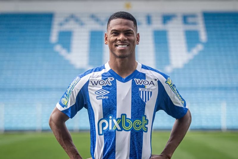 Lucas Silva deixa o Avaí