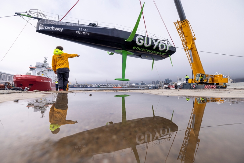 Barcos passou por consertos no casco em retorno à África do Sul – Foto: GUYOT Team Europe/Reprodução/ND