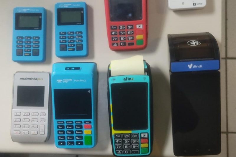 imagens de diversas máquinas de cartão