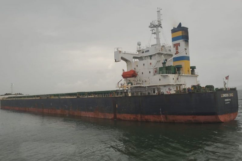 Navio London 2012 estava encalhado na Ba&iacute;a Babitonga – Foto: Marinha/Divulga&ccedil;&atilde;o