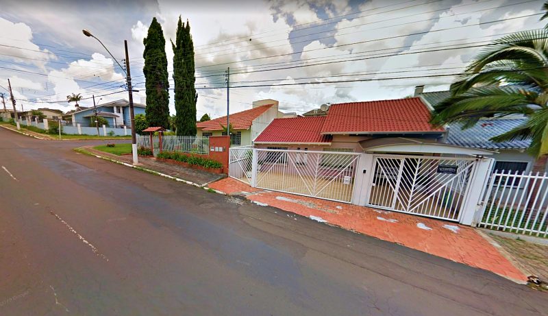 Caso aconteceu em uma casa no bairro Presidente M&eacute;dici, em Chapec&oacute; &mdash; Foto: Google Maps/ND