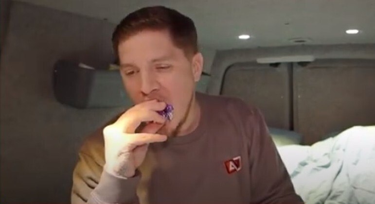 Ovo de Páscoa premiado: Youtuber revela que 'Estava com fome':