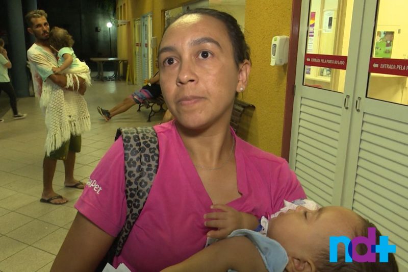Carla e seu beb&ecirc; buscaram atendimento no Hospital Infantil – Foto: Ricardo Alves/NDTV