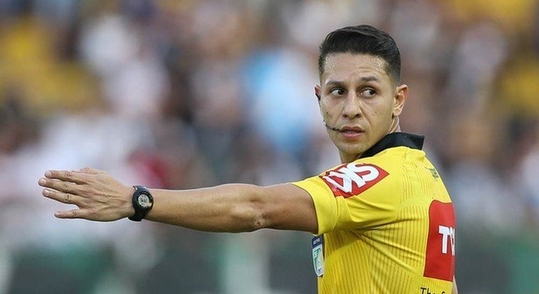 Árbitro Paulo Roberto Alves Júnior foi suspenso pela CBF