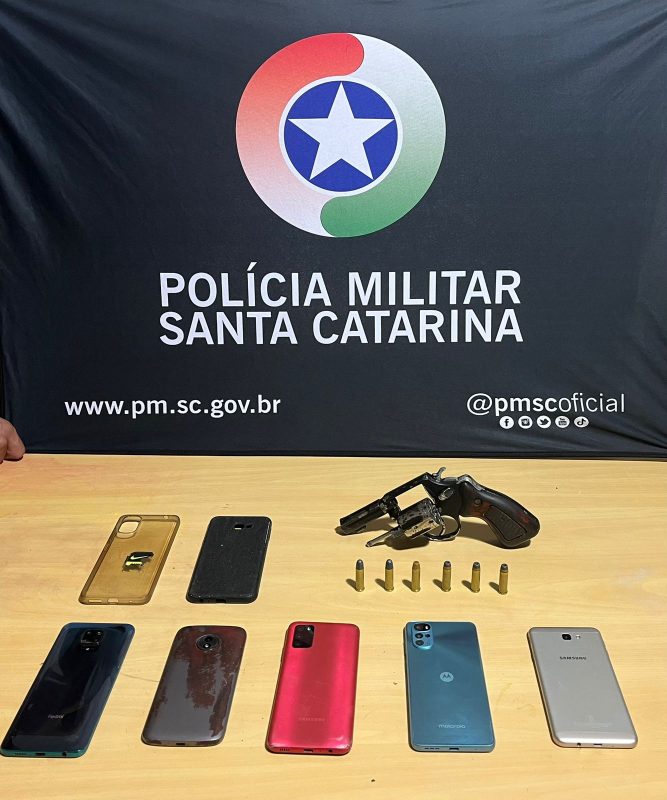 The suspect was unable to explain the origin of the mobile phones – Photo: Military police/Reproduction/ND