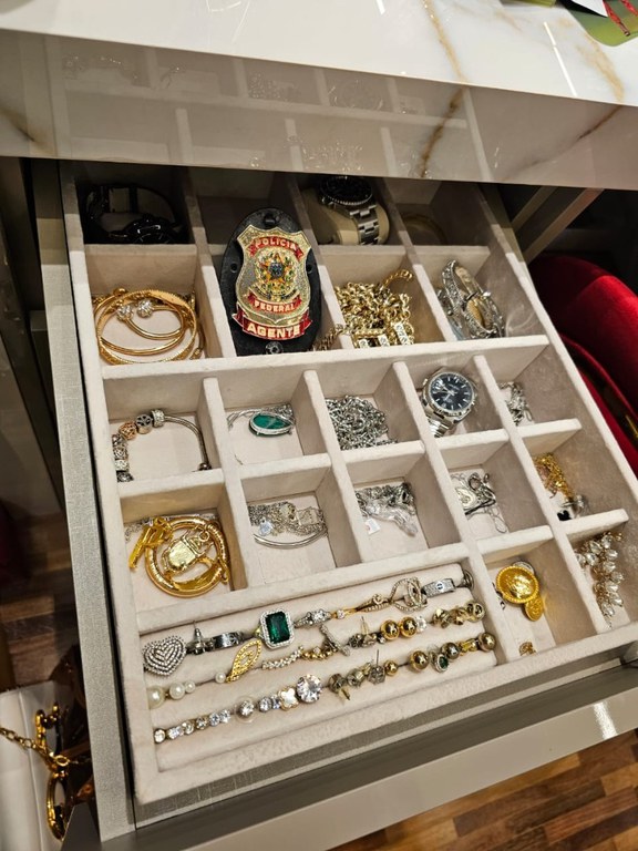 PF deflagra opera&ccedil;&atilde;o contra organiza&ccedil;&atilde;o criminosa e cumpre mandados em Florian&oacute;polis – Foto: PF/Divulga&ccedil;&atilde;o/ND