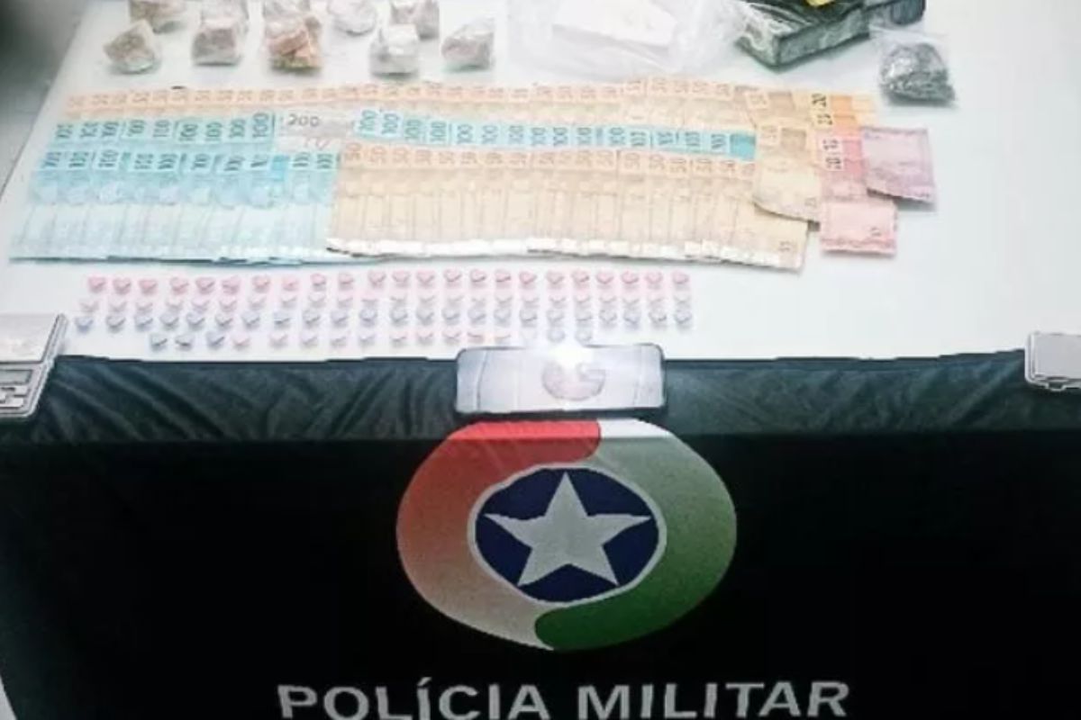 Homem é Flagrado Com Drogas E R 6 5 Mil Em Dinheiro Em Jaraguá Do Sul