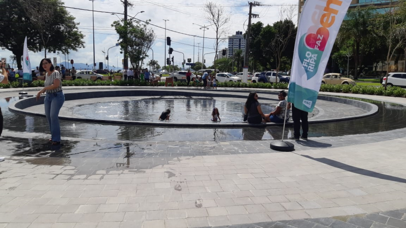 Pra&ccedil;a foi inaugurada nesta quinta-feira – Foto: Valeska Loureiro/ND