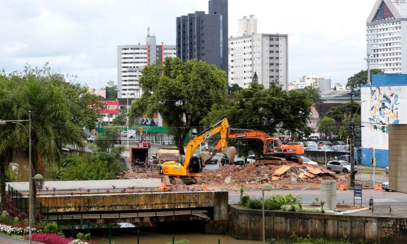 The iconic green building was demolished, changing the landscape of downtown Joinville - Photo: Joinville City Hall/Disclosure