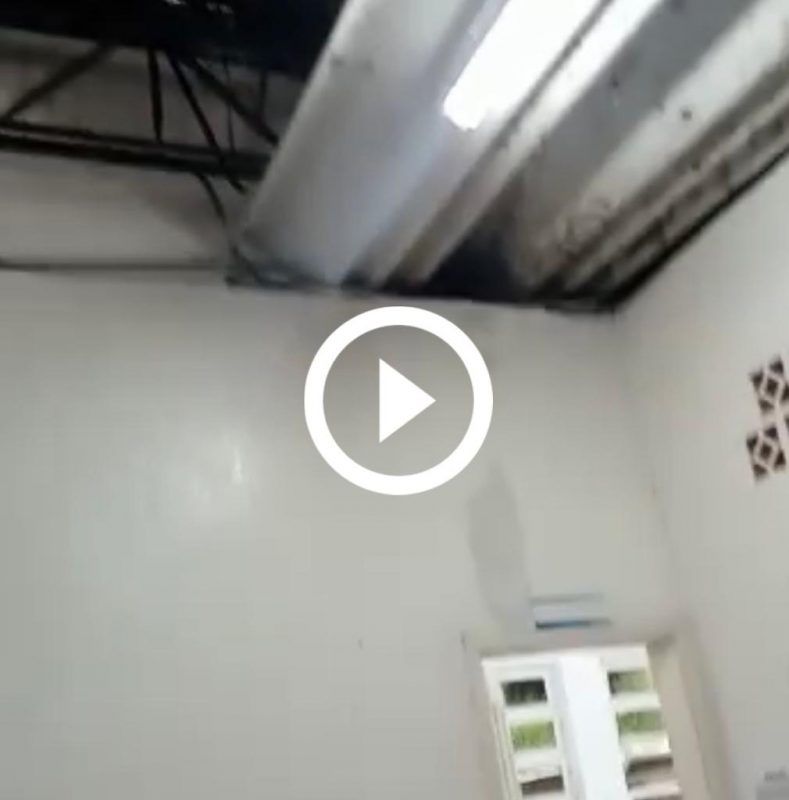 &Aacute;gua da chuva escorre em parede de posto de sa&uacute;de de Blumenau – V&iacute;deo: Divulga&ccedil;&atilde;o/ND