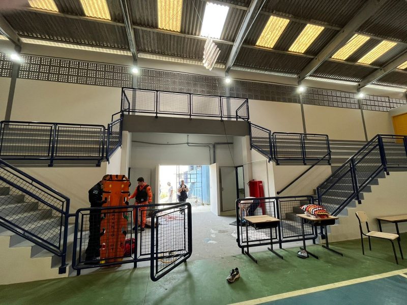 Trabalhador de 60 anos caiu de aproximadamente 10 metros de altura, segundo socorristas – Foto: CBMSC/Divulga&ccedil;&atilde;o/ND