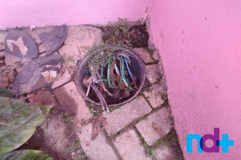 Local onde foram cortados os fios – Foto: Juliano Masselai/ND