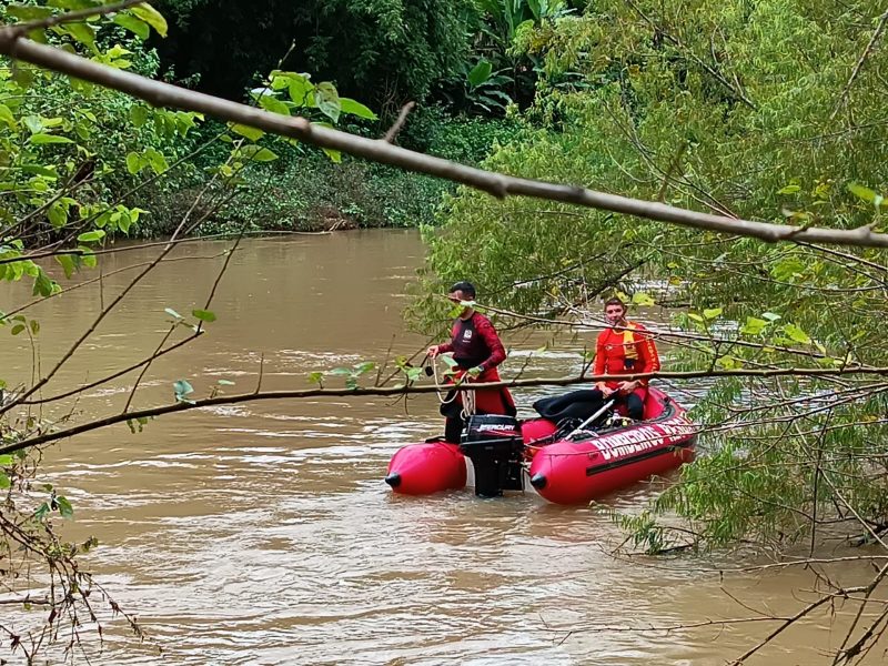 Bombeiros realizam buscas por homem desaparecido no Rio Itaja&iacute; do Oeste em Tai&oacute; – Foto: Corpo de Bombeiros / Reprodu&ccedil;&atilde;o ND