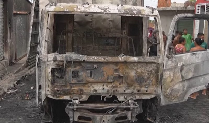 The truck was set on fire in Rio Grande do Norte - Photo: reproduction / Youtube