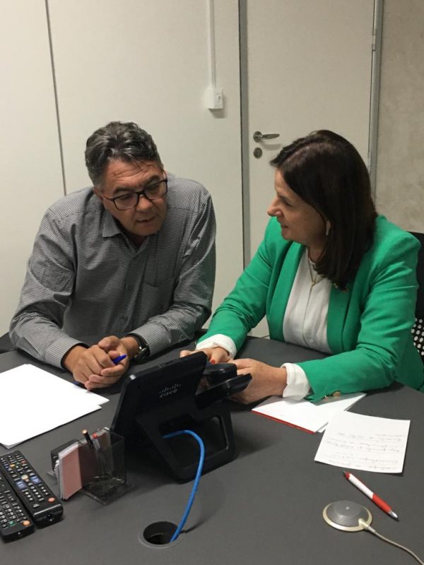 Secret&aacute;ria de Sa&uacute;de de SC, Carmen Zanotto, se reuniu com o secret&aacute;rio de Aten&ccedil;&atilde;o Especializada &agrave; Sa&uacute;de do MS, o m&eacute;dico Helv&eacute;cio Miranda Gomes Magalh&atilde;es J&uacute;nior – Foto: SES/Divulga&ccedil;&atilde;o/ND