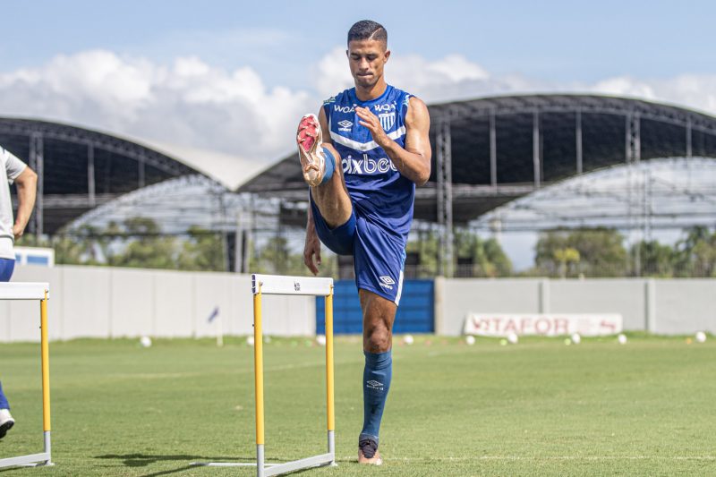Ricardo Bueno durante treino do Le&atilde;o – Foto: Leandro Boeira/Ava&iacute; F.C/ND