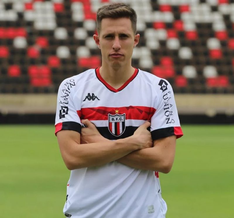 Atacante Richard trabalhou com Argel Fuchs no Botafogo-SP – Foto: Divulga&ccedil;&atilde;o/Ag&ecirc;ncia Botafogo/ND