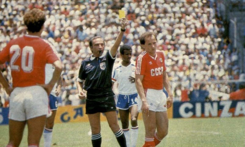 &Aacute;rbitro apitou a final da Copa do Mundo do M&eacute;xico (1986), na qual a Argentina conquistou o bicampeonato ao vencer a Alemanha por 3 a 2 – Foto: Conmebol/Reprodu&ccedil;&atilde;o/ND