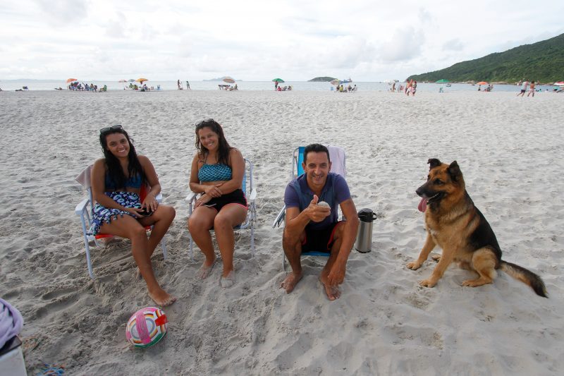Samira, Keila, Jos&eacute; e Thor j&aacute; est&atilde;o aproveitando a mudan&ccedil;a – Foto: Leo Munhoz/ND