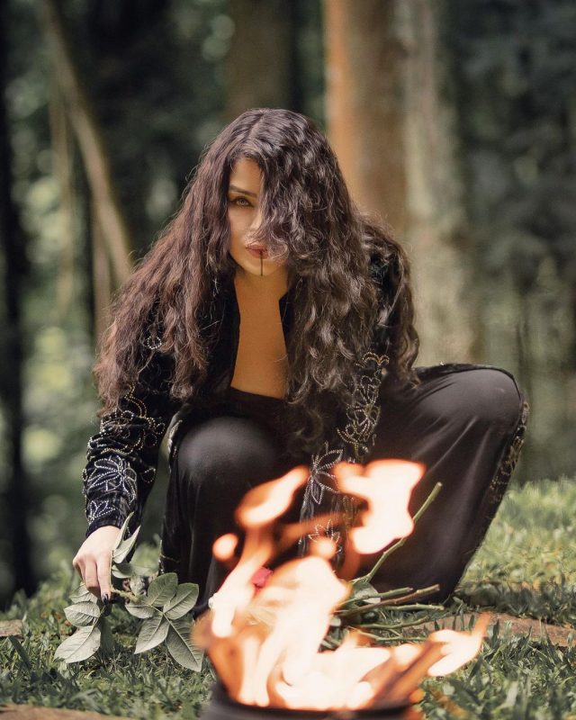 Criada em fam&iacute;lia evang&eacute;lica, estudar o ocultismo foi um desejo muito forte desde a inf&acirc;ncia. – Foto: Divulga&ccedil;&atilde;o/ND