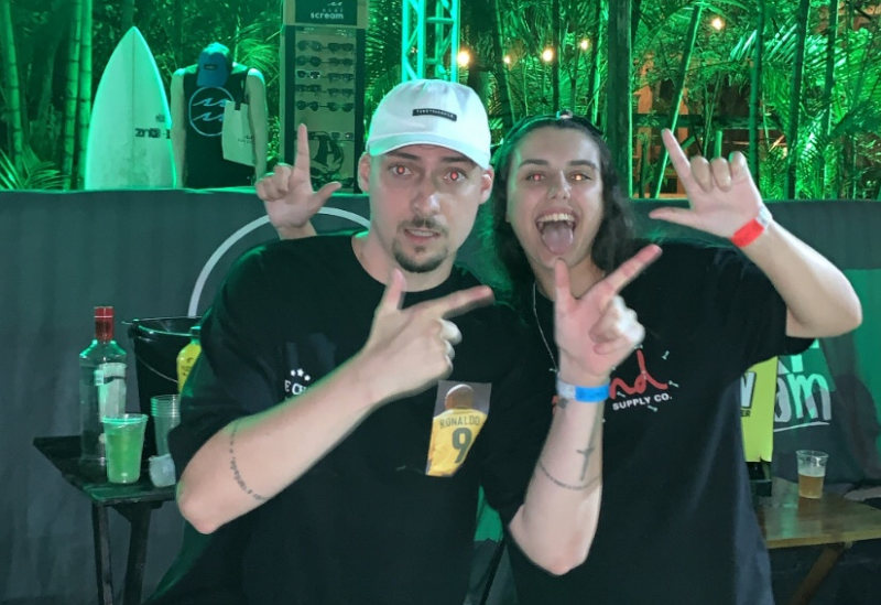 Renan tirou fotos com o p&uacute;blico durante a festa – Foto: @rafacanarinn/Twitter/Reprodu&ccedil;&atilde;o/ND