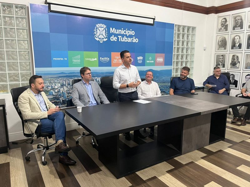 Est&ecirc;ner Soratto falou sobre a retomada dos pagamentos de obras durante evento em Tubar&atilde;o. – Foto: Divulga&ccedil;&atilde;o