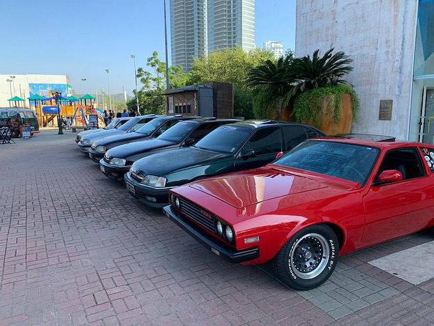 Exposição de carros antigos e 'Clube Rebaixados' movimentam