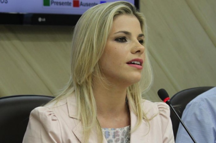 A vereadora Tati Teixeira est&aacute; internada em Crici&uacute;ma. – Foto: Internet/Reprodu&ccedil;&atilde;o/ND