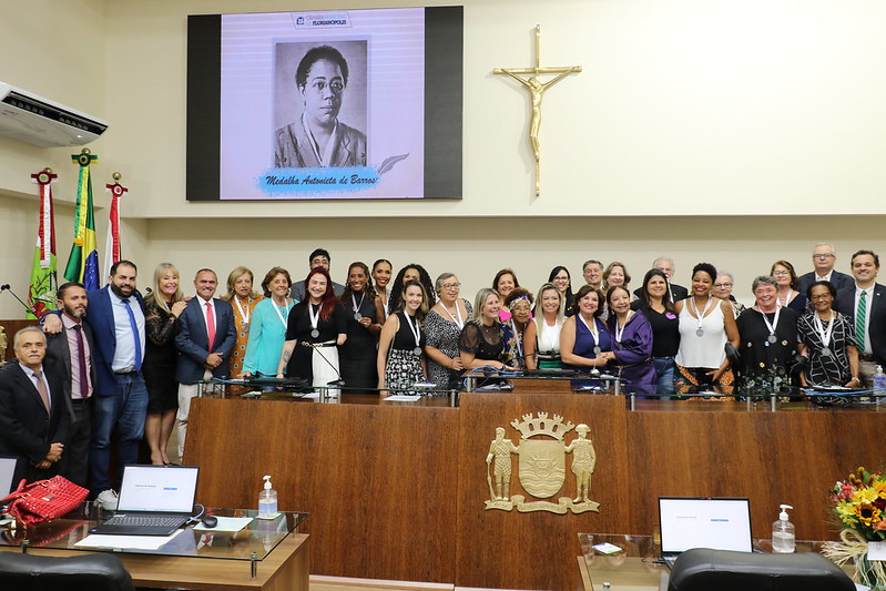 Todas as homenageadas com a Medalha Antonieta de Barros em 2023 – Foto: CMF/Divulga&ccedil;&atilde;o/ND