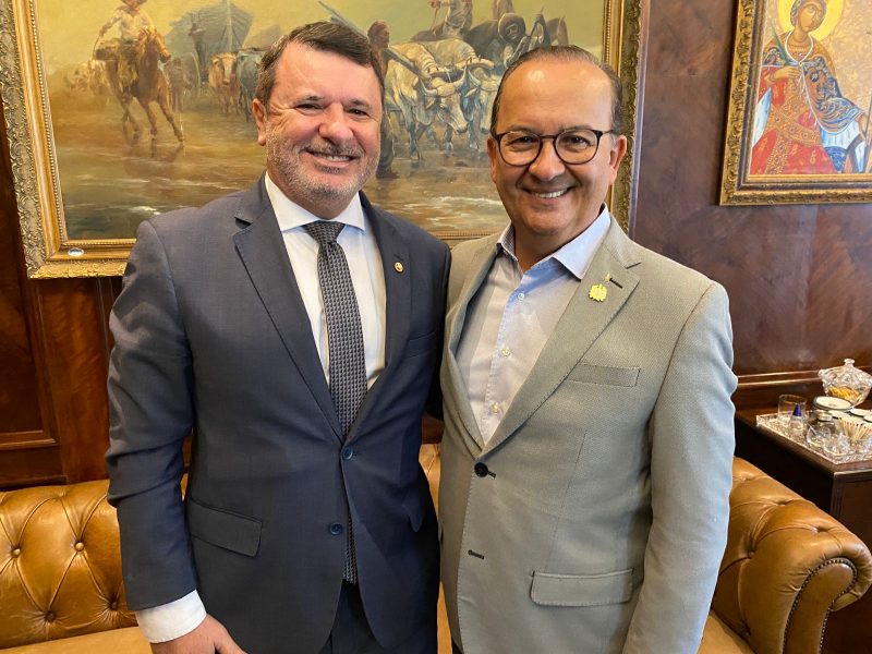 O promotor F&aacute;bio Trajano e o governador Jorginho Mello – Foto: Divulga&ccedil;&atilde;o/ND