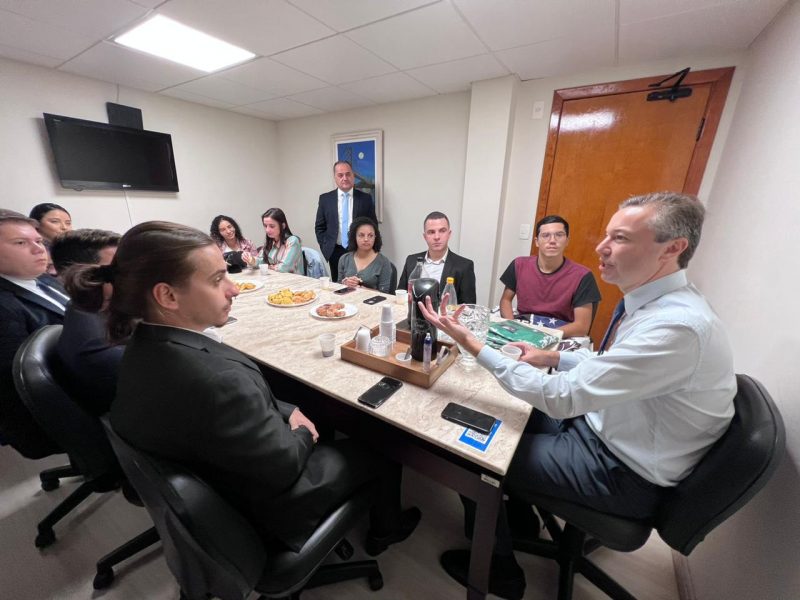 Estudantes estiveram nesta ter&ccedil;a-feira (28) na Assembleia Legislativa – Foto: Divulga&ccedil;&atilde;o