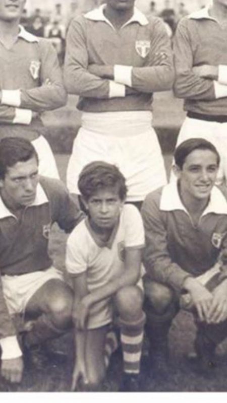10 years old and Avai's mascot, along with two of the club's idols and top scorers: Ito and Milton Cavallazzi.  That was the start of all the good things that happened to me in my life.  .  -
