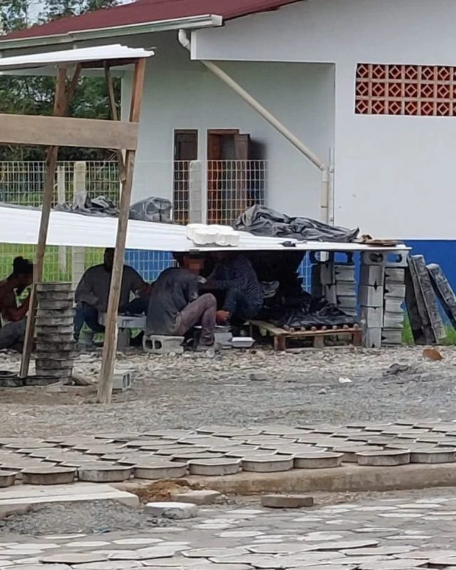 Momento em que trabalhadores almo&ccedil;am no local – Foto: V&Iacute;DEO MPT apura den&uacute;ncia de trabalho insalubre em obras do CBEA de Joinville (3)