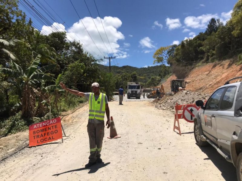 O trecho que liga Porto Belo e Bombinhas, fica interditada para pavimenta&ccedil;&atilde;o nesta ter&ccedil;a-feira (21) – Foto: Reprodu&ccedil;&atilde;o/ND