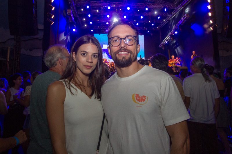 O casal Vit&oacute;ria e Renato viram o duo pela primeira vez – Foto: Leo Munhoz/ND