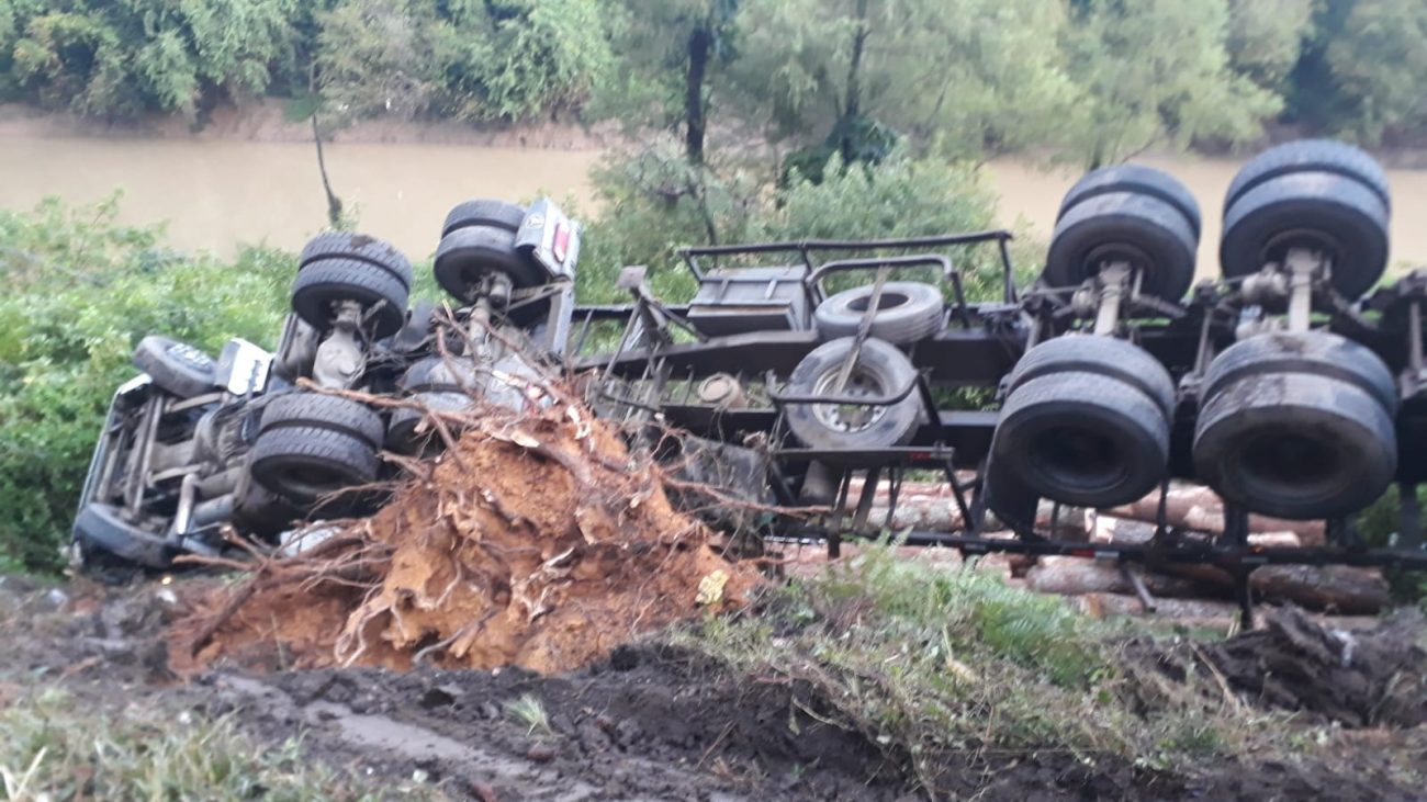 The accident with the truck occurred in the Pamplona area in Rio do Sul, on a BR-470 - Fire Department/Disclosure/ND