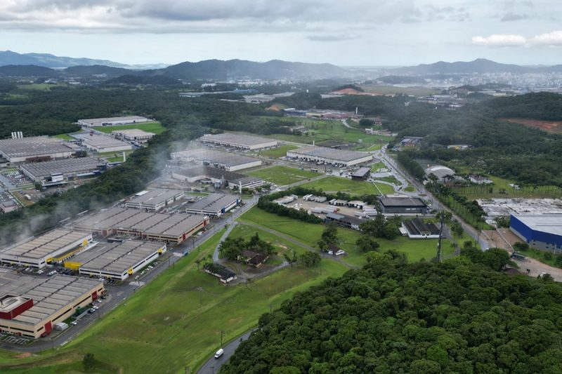 Zona Industrial Norte em 2023. No lado direito, a rua Dona Francisca – Foto: Carlos Jr/ND