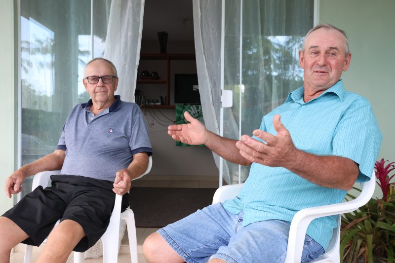 Marcos e Menegildo Pabst, irm&atilde;os moradores de Pirabeiraba – Foto: Carlos Jr/ND