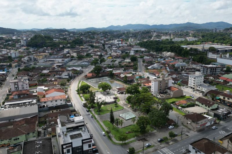 Bairro Floresta: ao centro, a Pra&ccedil;a Tiradentes – Foto: Carlos Jr/ND