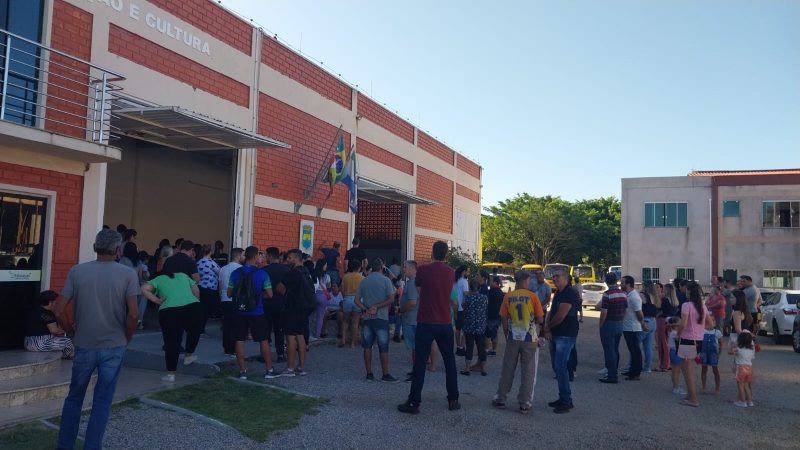 Residents of Governador Celso Ramos protest for security after armed youth at school