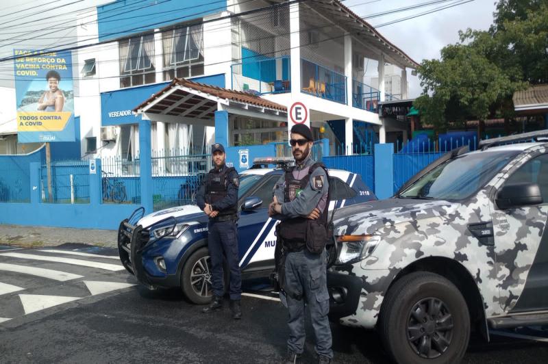 Schools in Itajai have armed guards