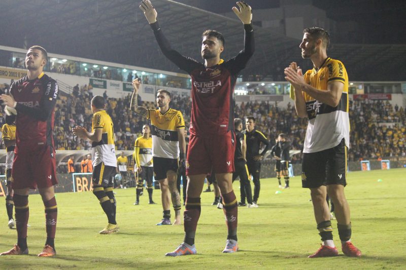 Criciúma, do capitão e goleiro Gustavo, é o time mais consolidado, no momento, em SC
