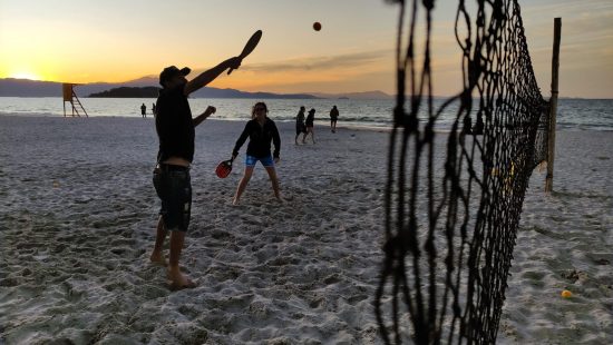 O que você precisa para começar a jogar beach tennis em Florianópolis