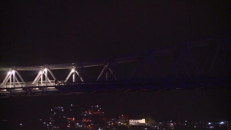 Situação já se repetiu neste ano, e ponte ficou mais de um mês às escuras - Foto: NDTV/Divulgação/ND