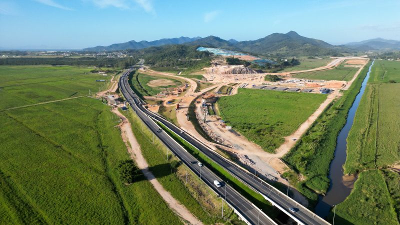 According to the report, there are 8 critical delivery areas along the Greater Florianopolis road contour.