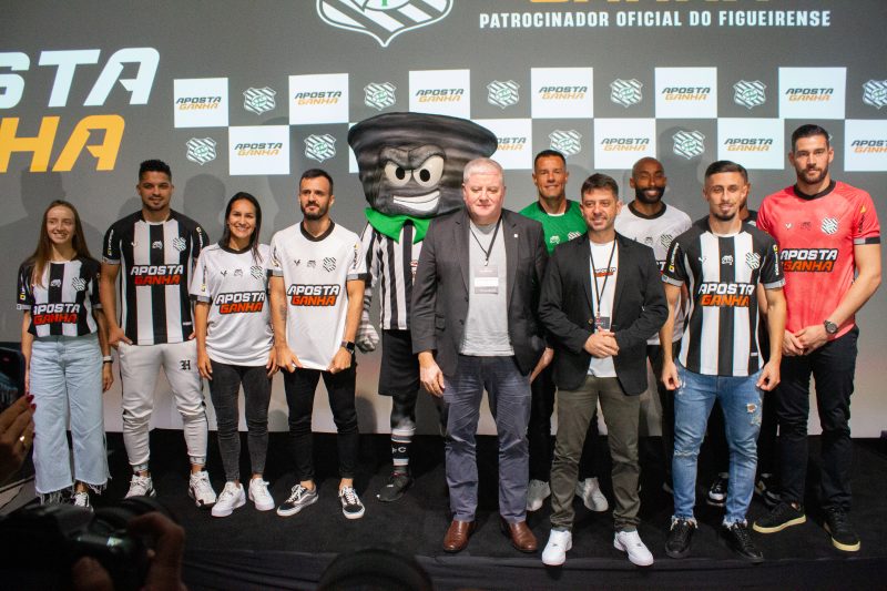 Alvinegro apresentou os uniformes com a marca da nova patrocinadora – Foto: Patrick Floriani/Figueirense/ND